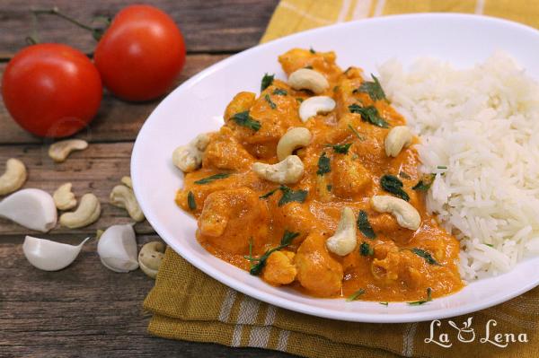 Butter Chicken - Pui în stil indian cu sos cremos de roșii și unt