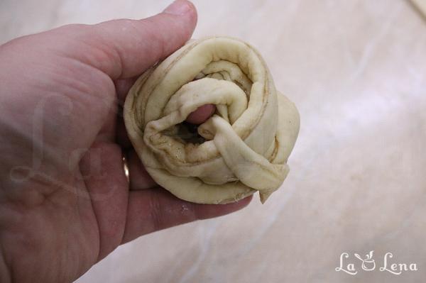 Chifle suedeze cu scorțișoară - Kanelbullar - Pas 19