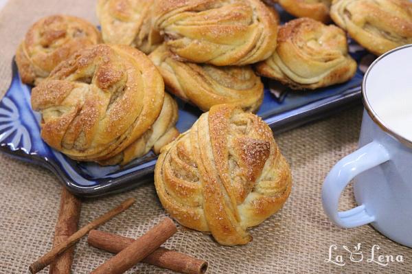 Chifle suedeze cu scorțișoară - Kanelbullar