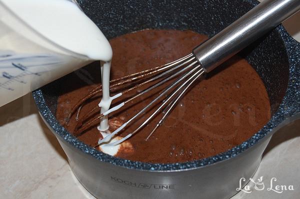 Ciocolată caldă de casă, densă și cremoasă - Pas 4