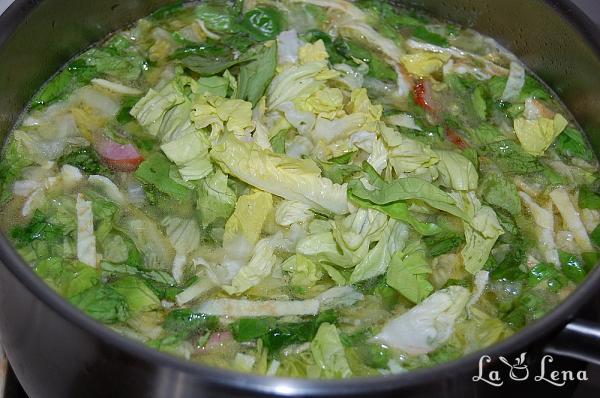 Ciorba de salata verde cu afumatura - Pas 10