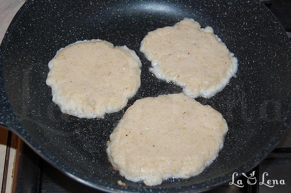 Clatite pufoase din faina de cocos - fara gluten si low-carb - Pas 10