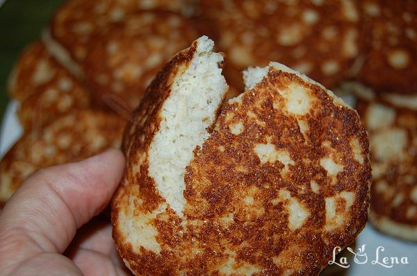 Clatite pufoase din faina de cocos - fara gluten si low-carb - Pas 13