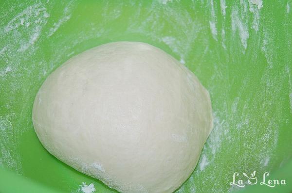 Cornuri pufoase cu rahat (de post) - Pas 5
