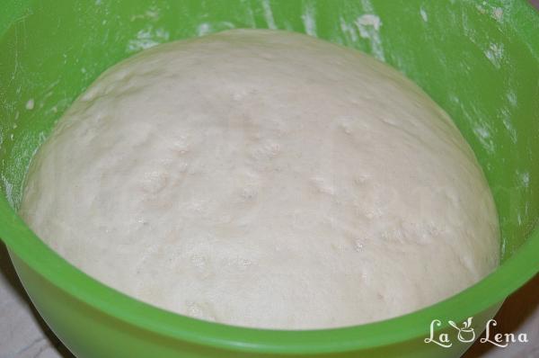 Cornuri pufoase cu rahat (de post) - Pas 6