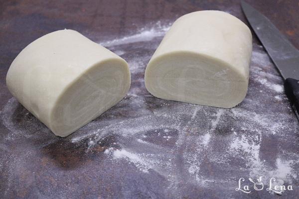 Coroniță Aperitiv cu foietaj și pesto - Pas 1