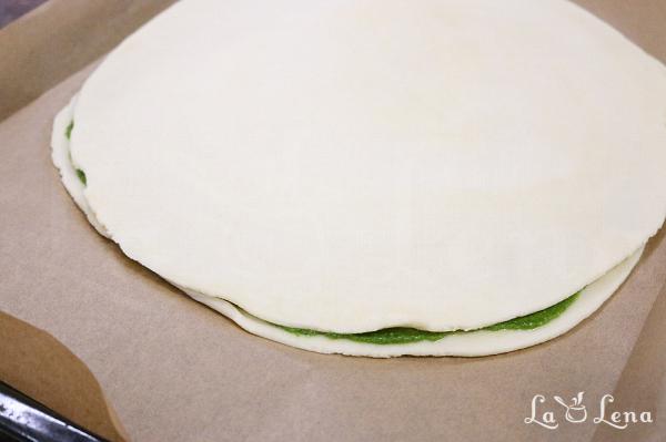 Coroniță Aperitiv cu foietaj și pesto - Pas 6