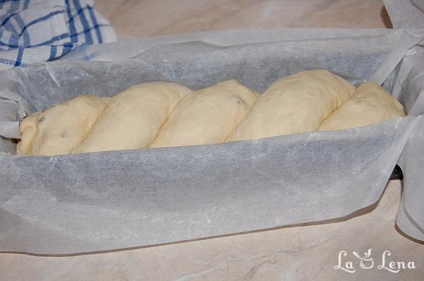 Cozonac de post cu Halva și Rahat - Pas 16