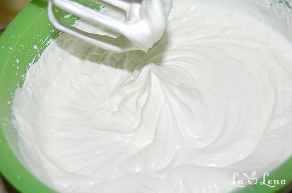 Crema de frișcă (cum batem corect smântâna pentru a face frișcă) - Pas 10