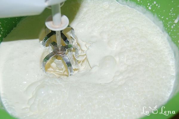 Crema de frișcă (cum batem corect smântâna pentru a face frișcă) - Pas 4