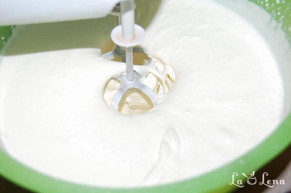 Crema de frișcă (cum batem corect smântâna pentru a face frișcă) - Pas 7