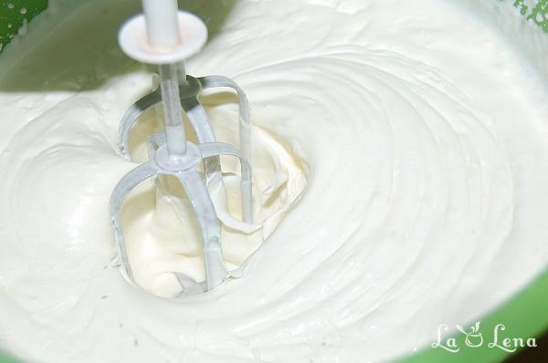 Crema de frișcă (cum batem corect smântâna pentru a face frișcă) - Pas 8