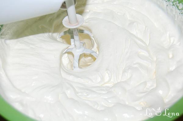 Crema de frișcă (cum batem corect smântâna pentru a face frișcă) - Pas 9