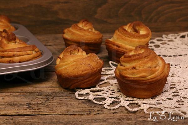 Cruffins, sau briose-cozonac