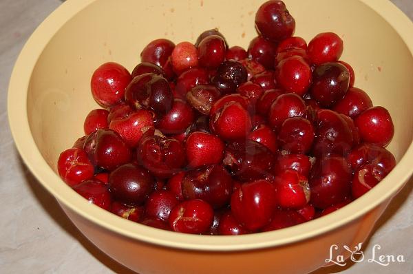 Crumble cu cireșe sau vișine - Pas 1