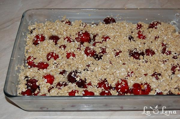 Crumble cu cireșe sau vișine - Pas 7