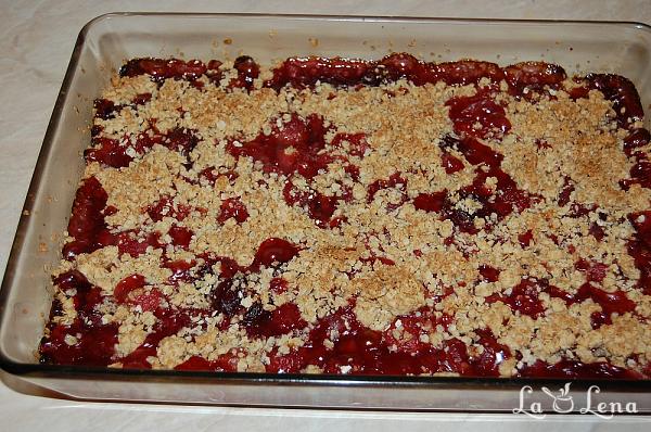 Crumble cu cireșe sau vișine - Pas 8