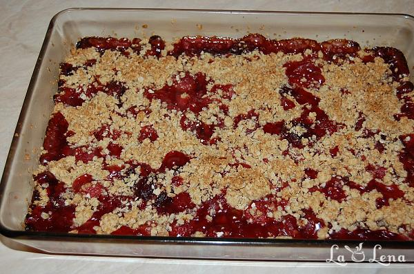 Crumble cu cirese sau visine - Pas 8