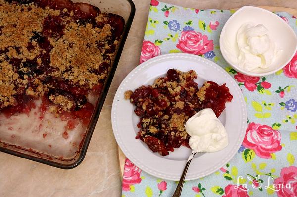 Crumble cu cireșe sau vișine