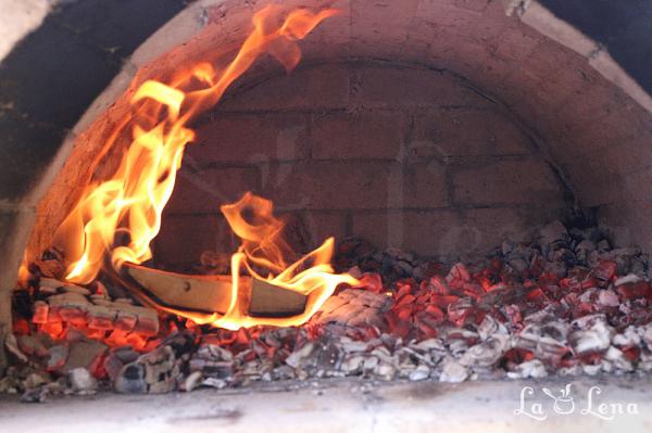Cum se face focul in cuptorul cu lemne - Pas 14