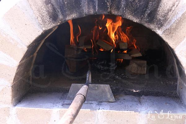 Cum se face focul in cuptorul cu lemne - Pas 5