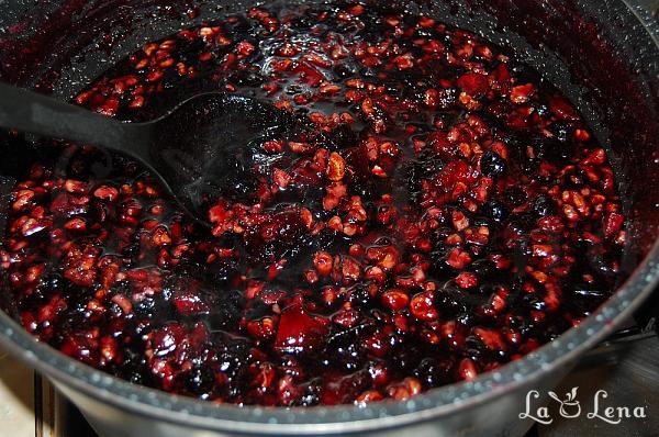 Dulceață de aronia, mere și nuci - Pas 11