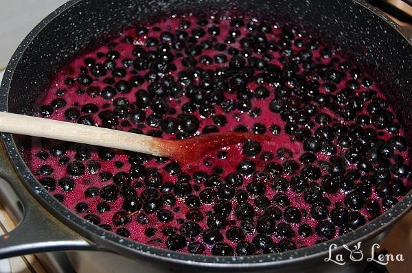 Dulceață de aronia, mere și nuci - Pas 3