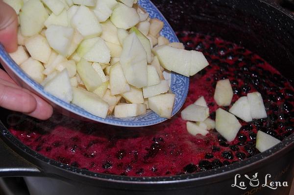 Dulceață de aronia, mere și nuci - Pas 6