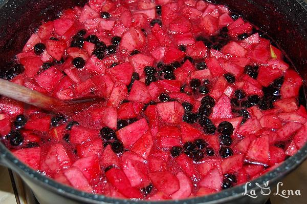 Dulceață de aronia, mere și nuci - Pas 7