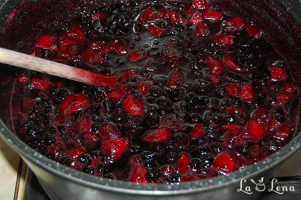 Dulceață de aronia, mere și nuci - Pas 8