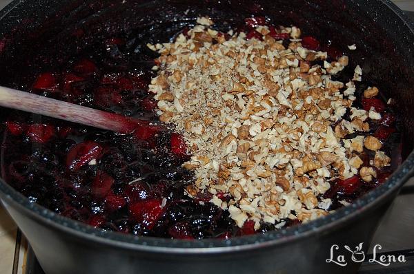 Dulceață de aronia, mere și nuci - Pas 9