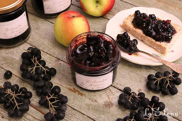 Dulceață de aronia, mere și nuci