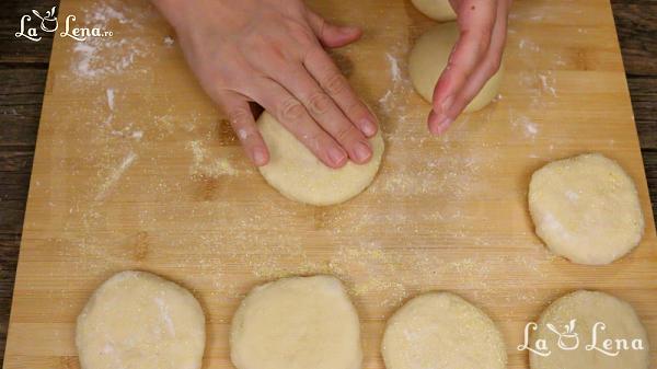 English Muffins, sau Chifle rapide la tigaie - Pas 10