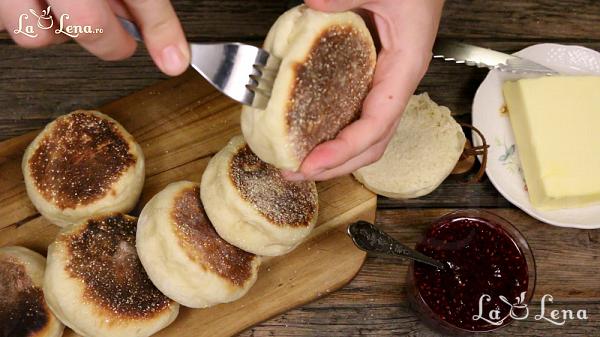 English Muffins, sau Chifle rapide la tigaie - Pas 17