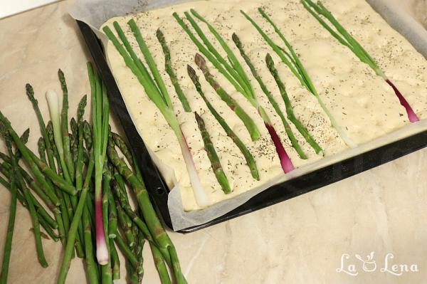 Focaccia cu ceapa verde si sparanghel - Pas 12