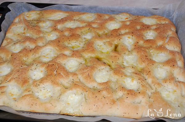 Focaccia cu mozzarella si sos pesto - Pas 15