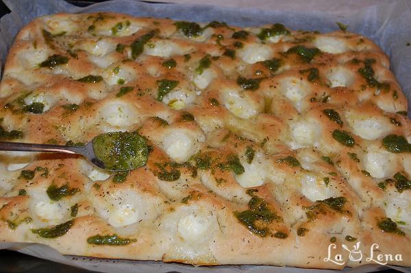 Focaccia cu mozzarella si sos pesto - Pas 16