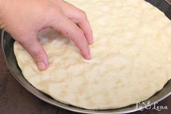 Focaccia cu rosii si masline, sau Foccacia Barese - Pas 12