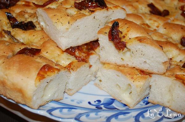 Focaccia cu cașcaval și ceapă - Pas 12