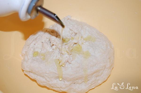 Focaccia cu cașcaval și ceapă - Pas 3