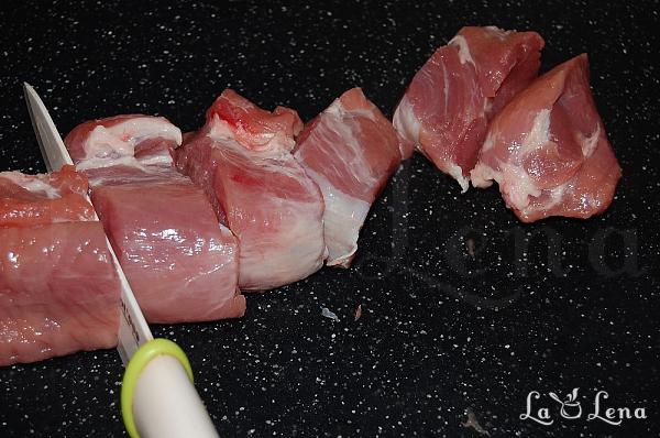 Friptura de porc in sos de usturoi, la cuptor - Pas 1