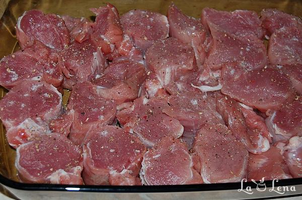 Friptura de porc in sos de usturoi, la cuptor - Pas 3