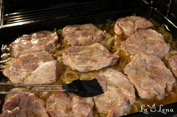 Friptură de porc cu ceapă, la cuptor - Pas 10