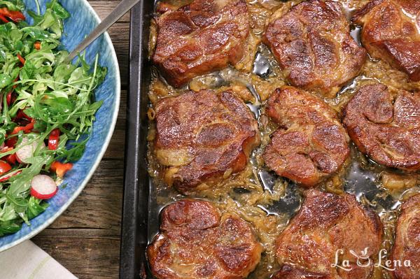 Friptură de porc cu ceapă, la cuptor
