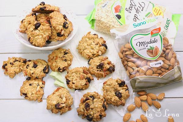 Fursecuri americane (Cookies) cu ovăz, migdale și merișoare