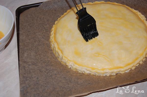 Galette des Rois - prajitura din foietaj cu crema de migdale - Pas 10