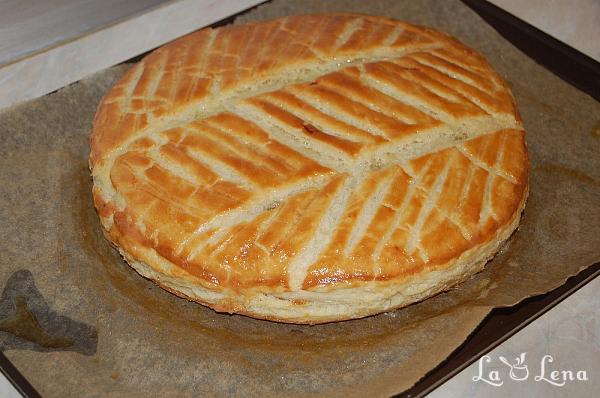 Galette des Rois - prajitura din foietaj cu crema de migdale - Pas 13