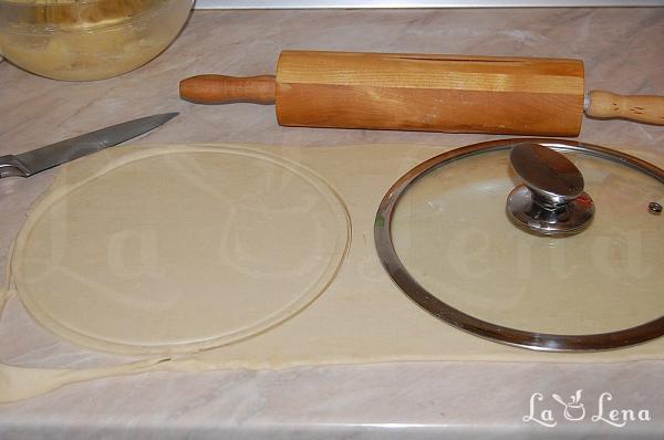 Galette des Rois - prajitura din foietaj cu crema de migdale - Pas 4