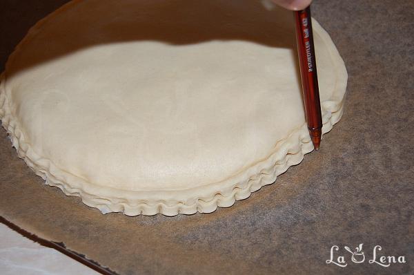 Galette des Rois - prajitura din foietaj cu crema de migdale - Pas 8