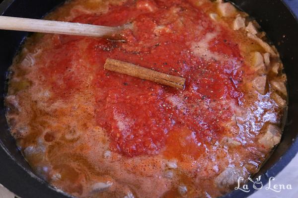 Giouvetsi Grecesc - carne la cuptor cu paste orzo și sos de roșii - Pas 5